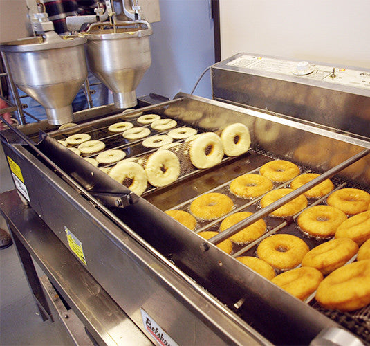 Belshaw Donut Robot® Mark VI (3-3/4" Flight Bar) with Dual Star Depositor 1-9/16" for Cake Donut Production